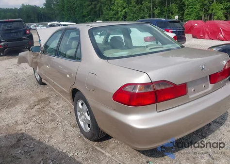2000 Honda Accord 3.0 Ex z USA, uszkodzony, nr VIN 1HGCG1653YA030361